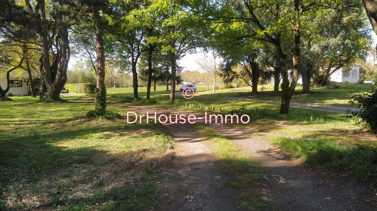 Terrain à SAINT-HILAIRE-DE-CLISSON