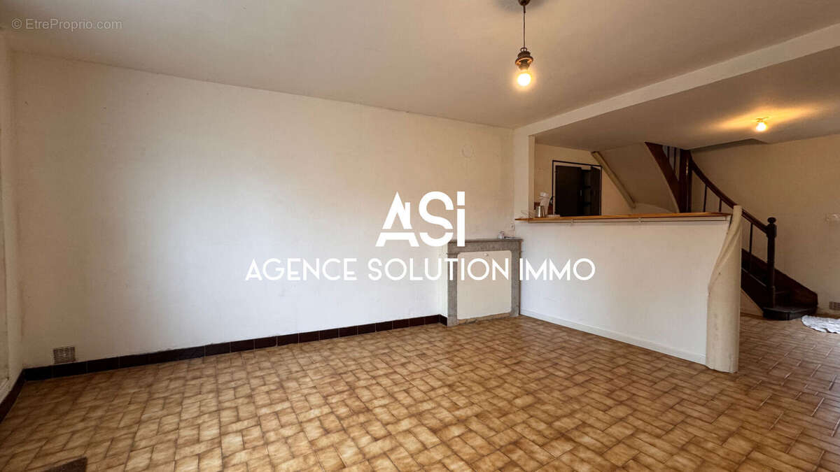 Maison à COURCITE