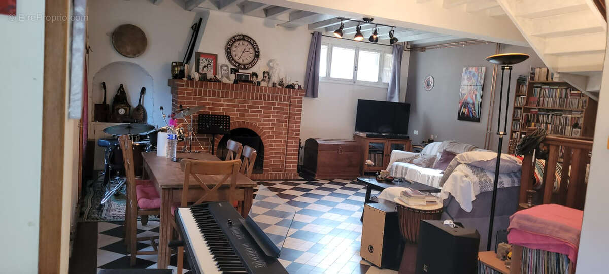 Maison à SAINT-CYR-SUR-MORIN