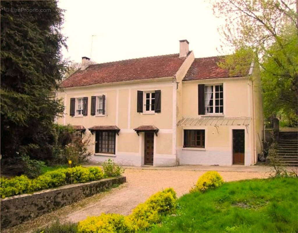 Maison à SAINT-CYR-SUR-MORIN