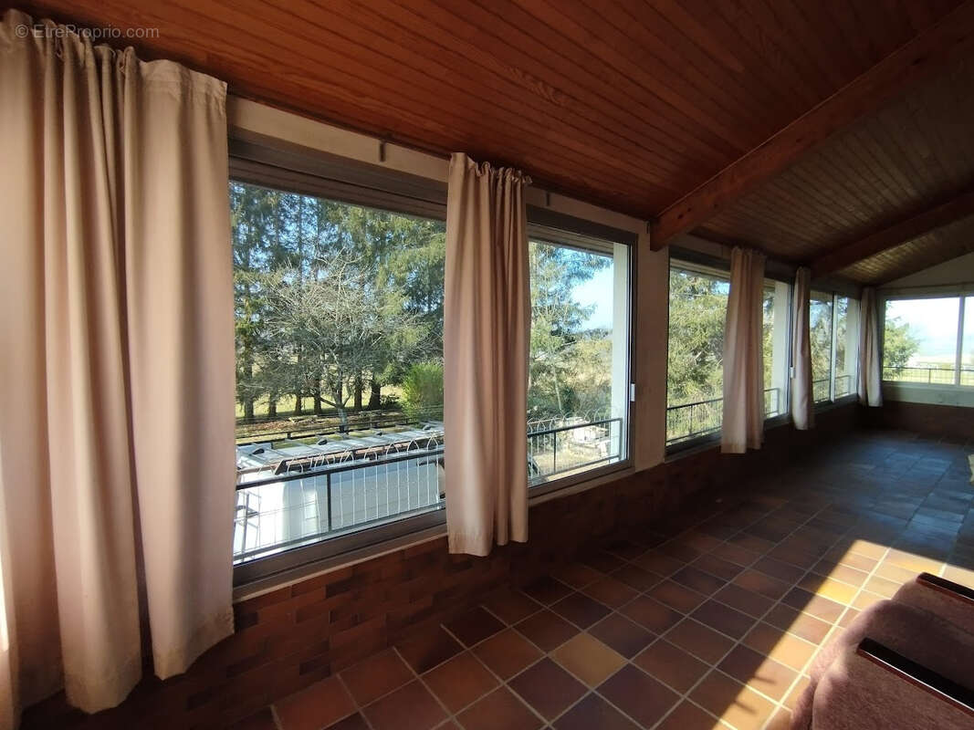 Maison à IS-EN-BASSIGNY