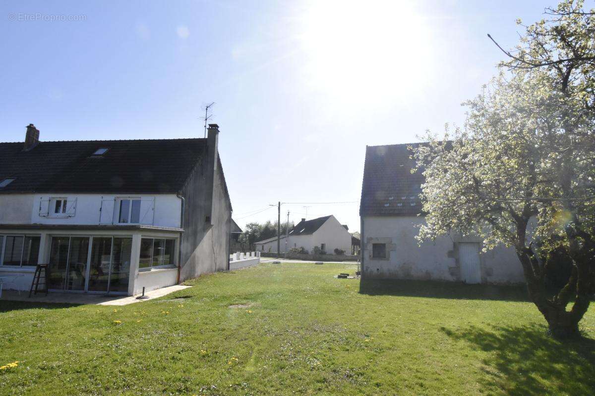 Maison à SUILLY-LA-TOUR