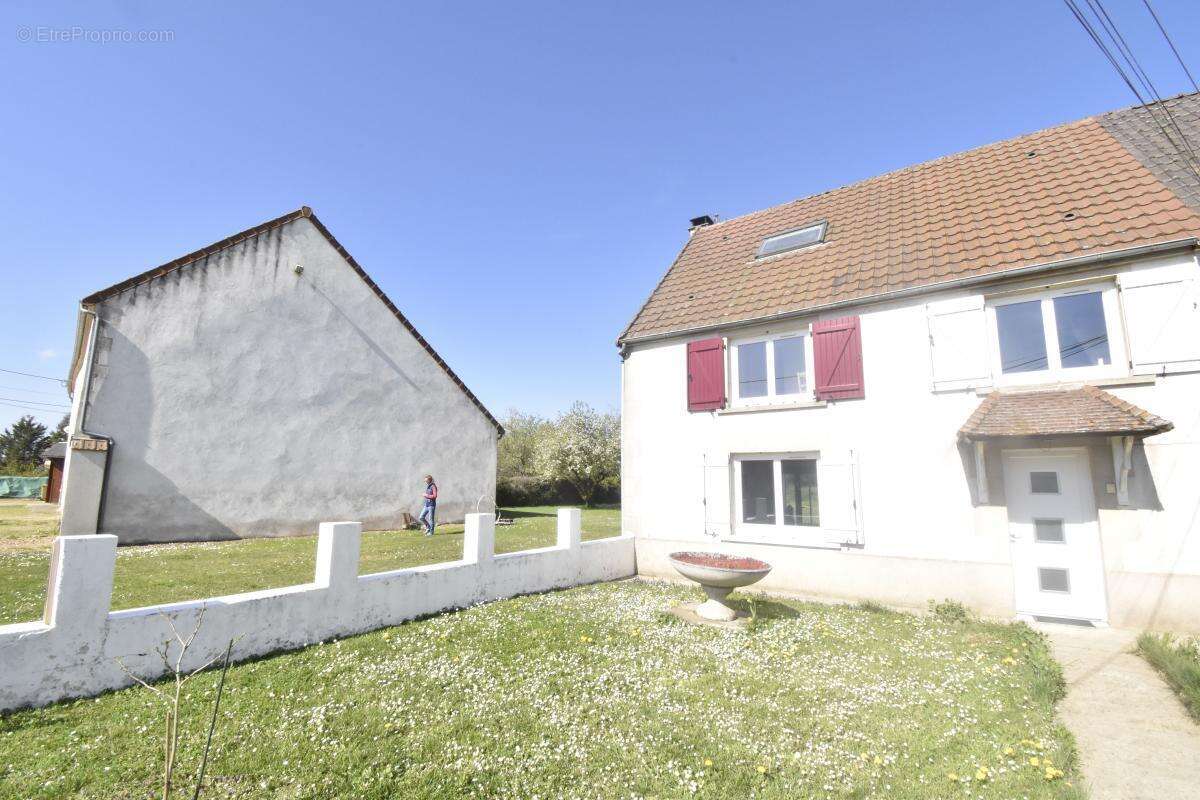 Maison à SUILLY-LA-TOUR