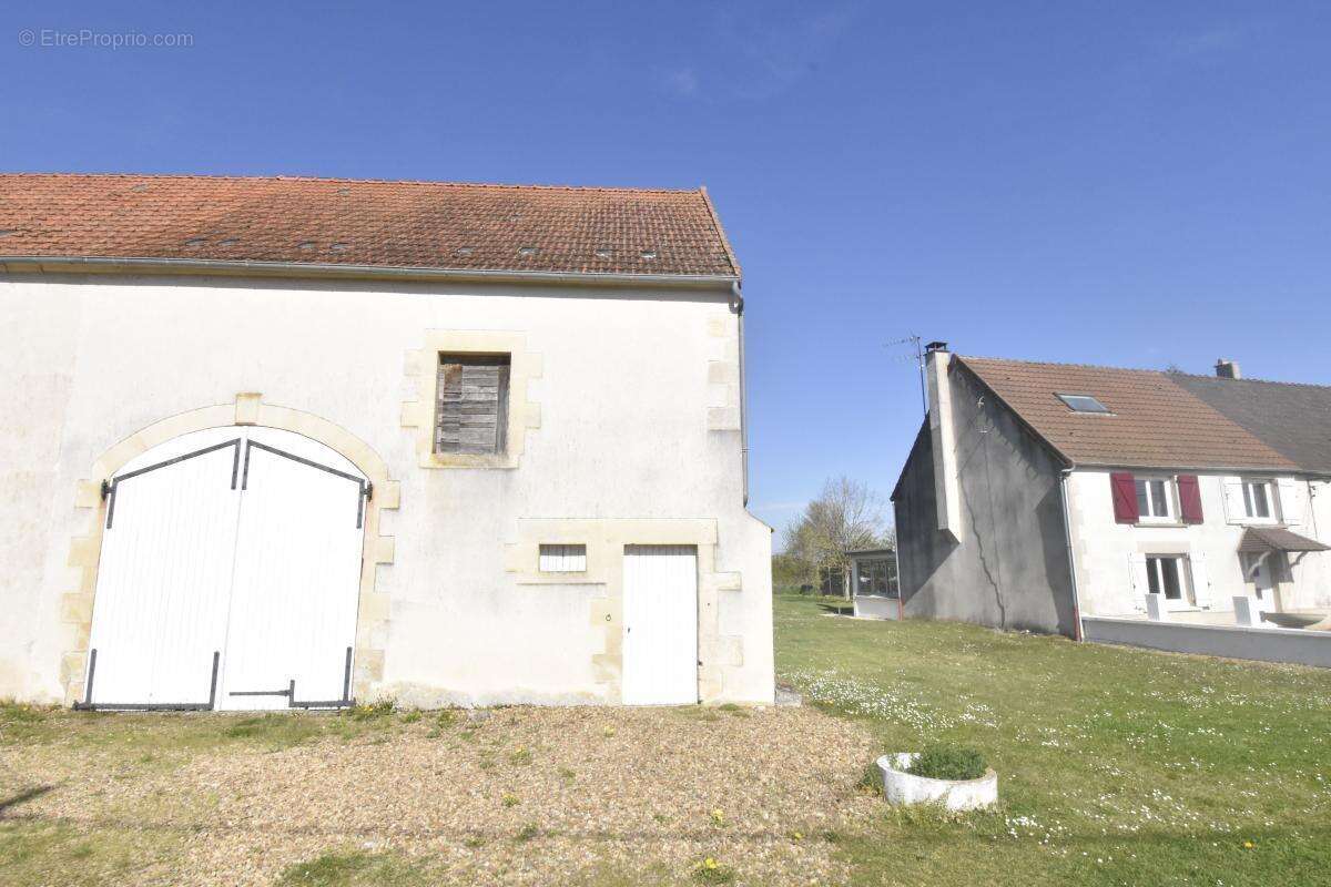 Maison à SUILLY-LA-TOUR
