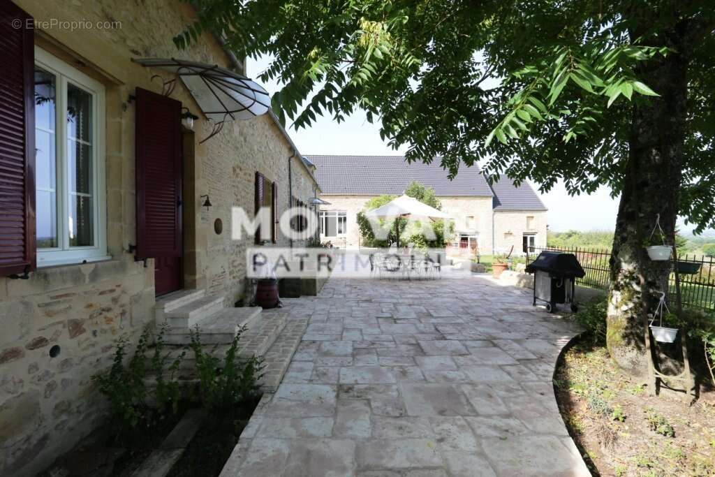 Maison à SAINT-SAULGE