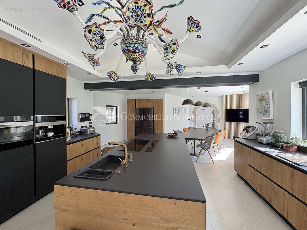 Maison à L&#039;ISLE-SUR-LA-SORGUE