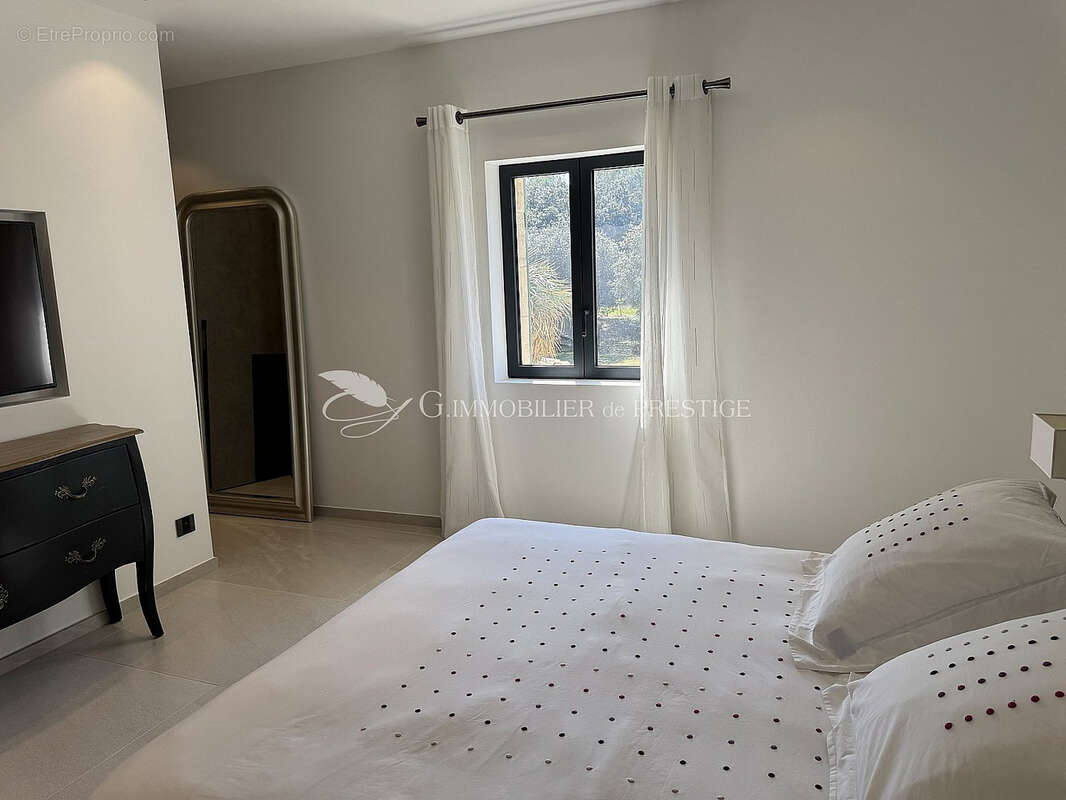 Maison à L&#039;ISLE-SUR-LA-SORGUE