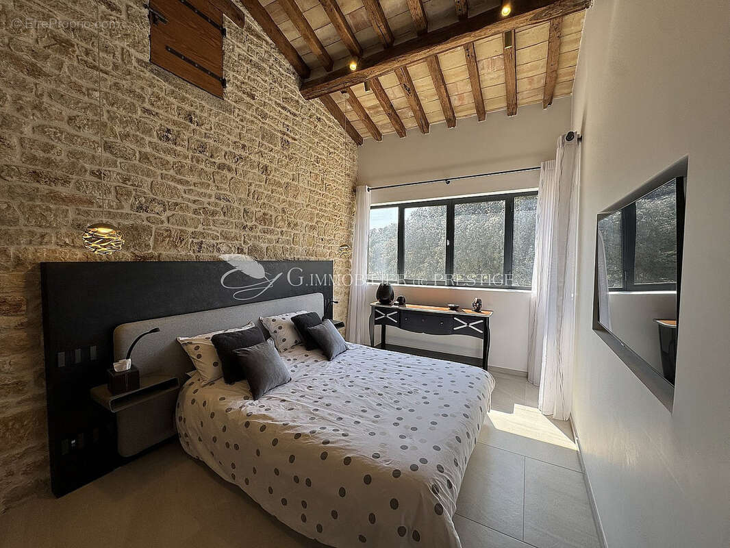 Maison à L&#039;ISLE-SUR-LA-SORGUE