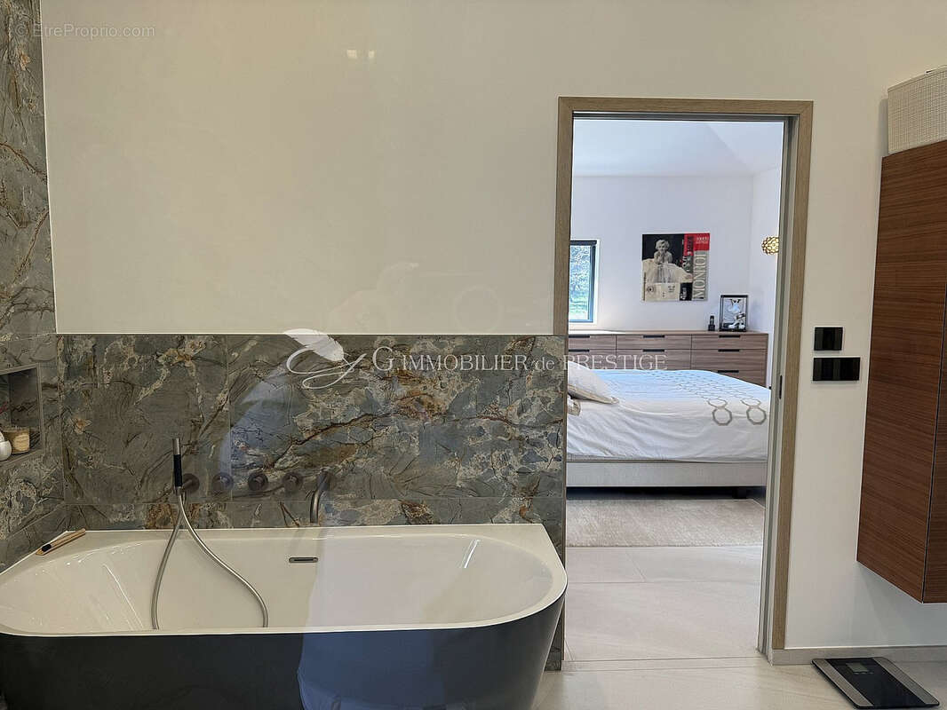 Maison à L&#039;ISLE-SUR-LA-SORGUE