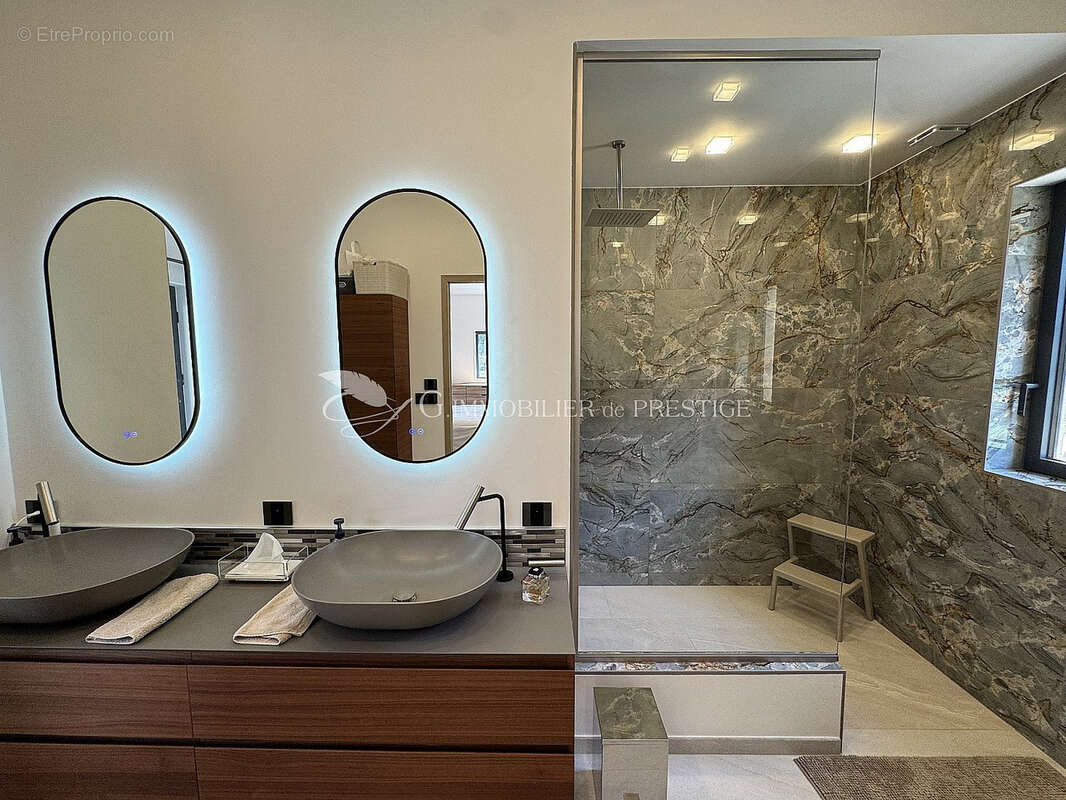 Maison à L&#039;ISLE-SUR-LA-SORGUE