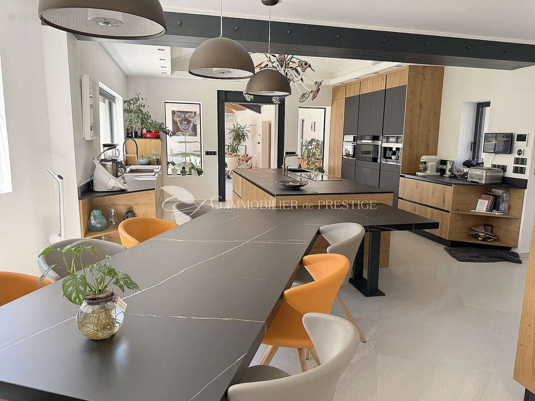 Maison à L&#039;ISLE-SUR-LA-SORGUE