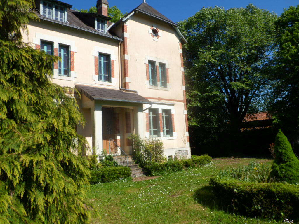 Maison à SAINT-PIERRE-DU-CHEMIN