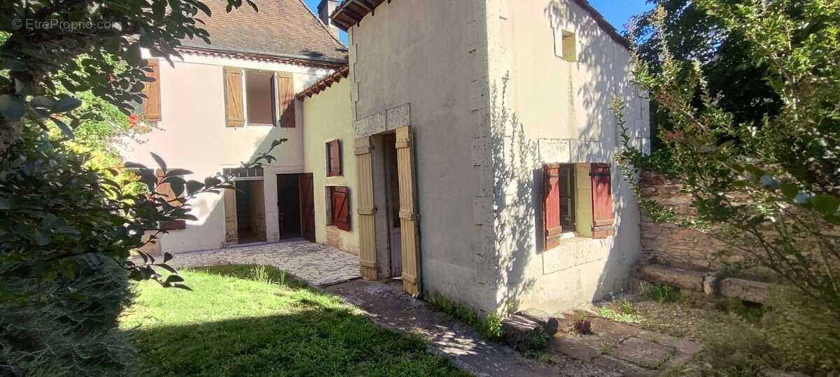 Maison à LE BUISSON-DE-CADOUIN
