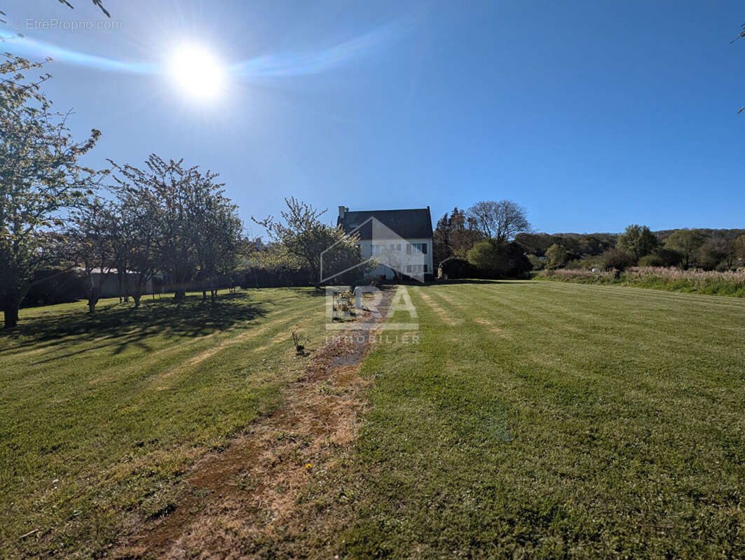 Maison à SAINT-BROLADRE