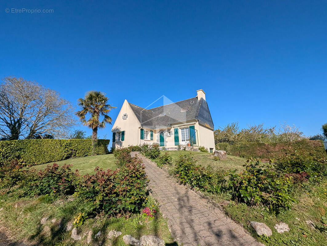 Maison à SAINT-BROLADRE