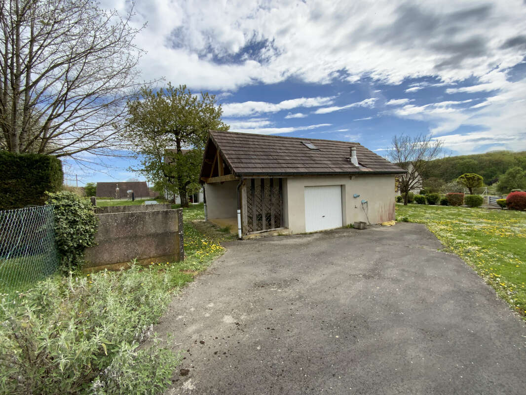 Maison à ATHESANS-ETROITEFONTAINE