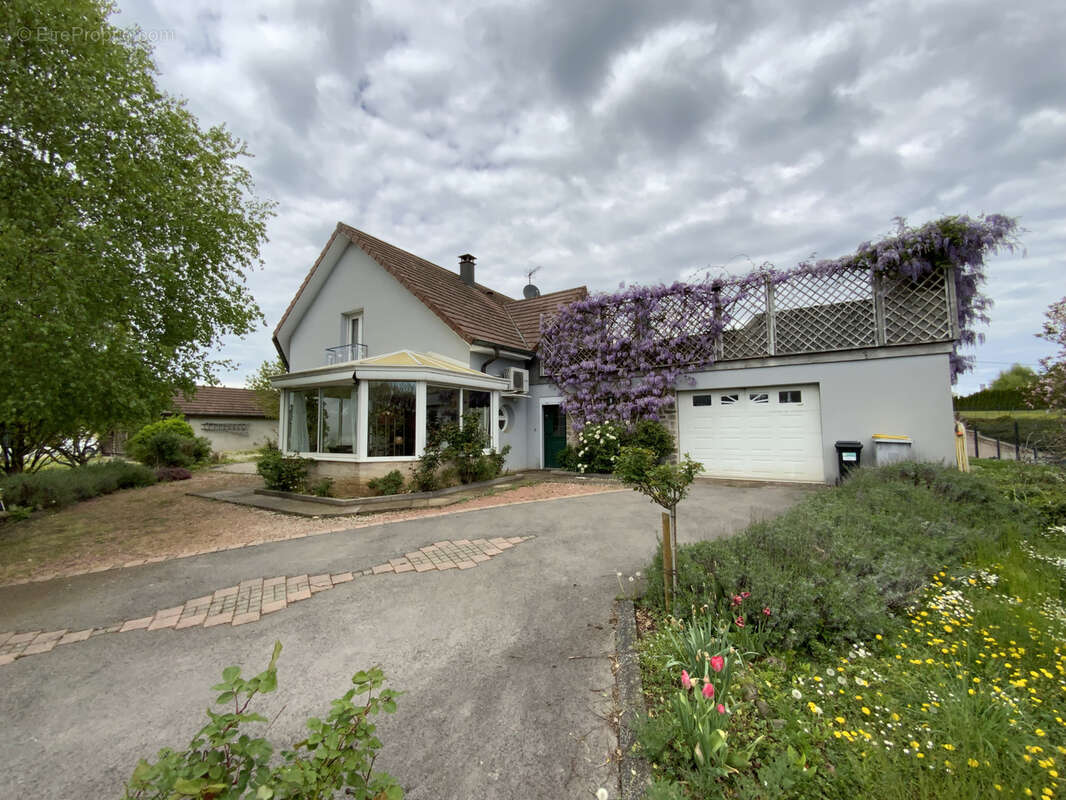 Maison à ATHESANS-ETROITEFONTAINE