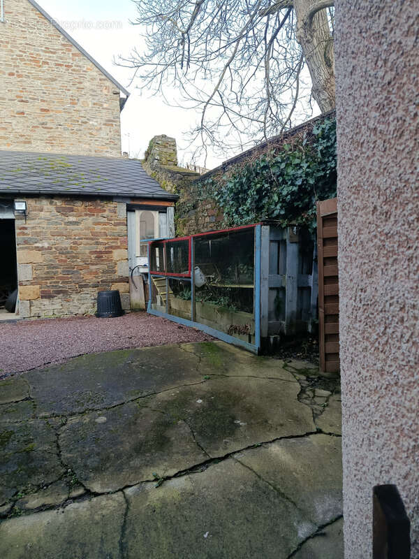 Commerce à CONDE-SUR-NOIREAU