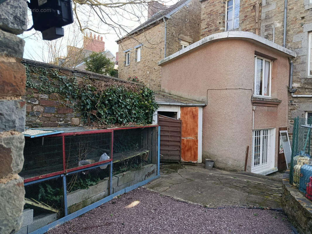 Commerce à CONDE-SUR-NOIREAU