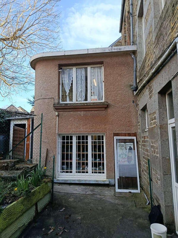 Commerce à CONDE-SUR-NOIREAU