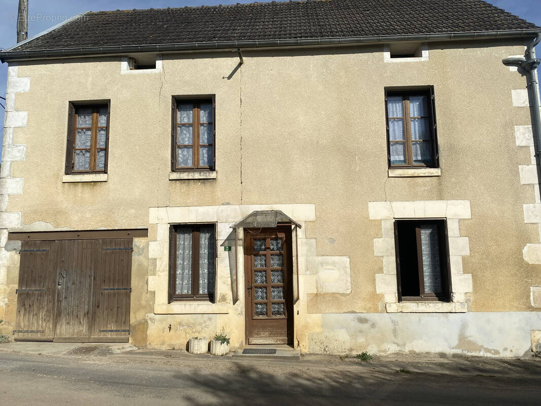 Maison à COULANGERON