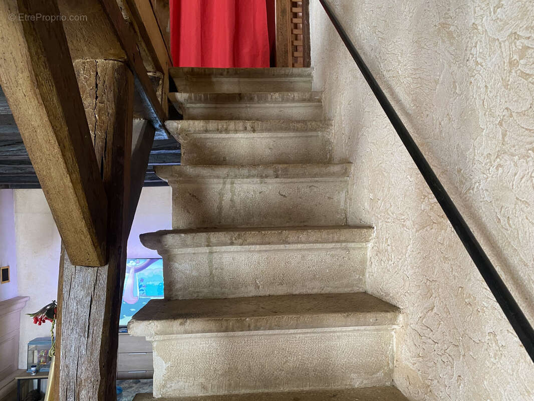 Maison à COULANGERON