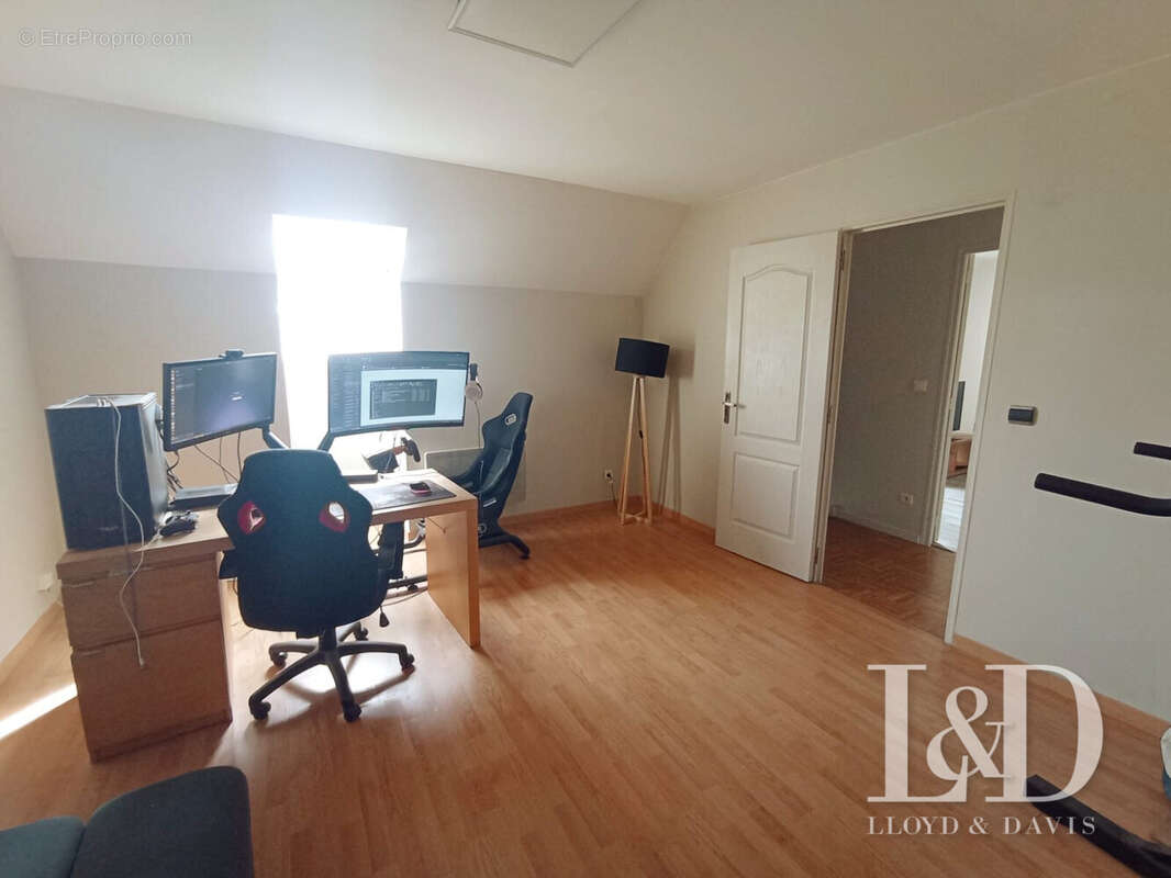 Maison à THORIGNY-SUR-OREUSE