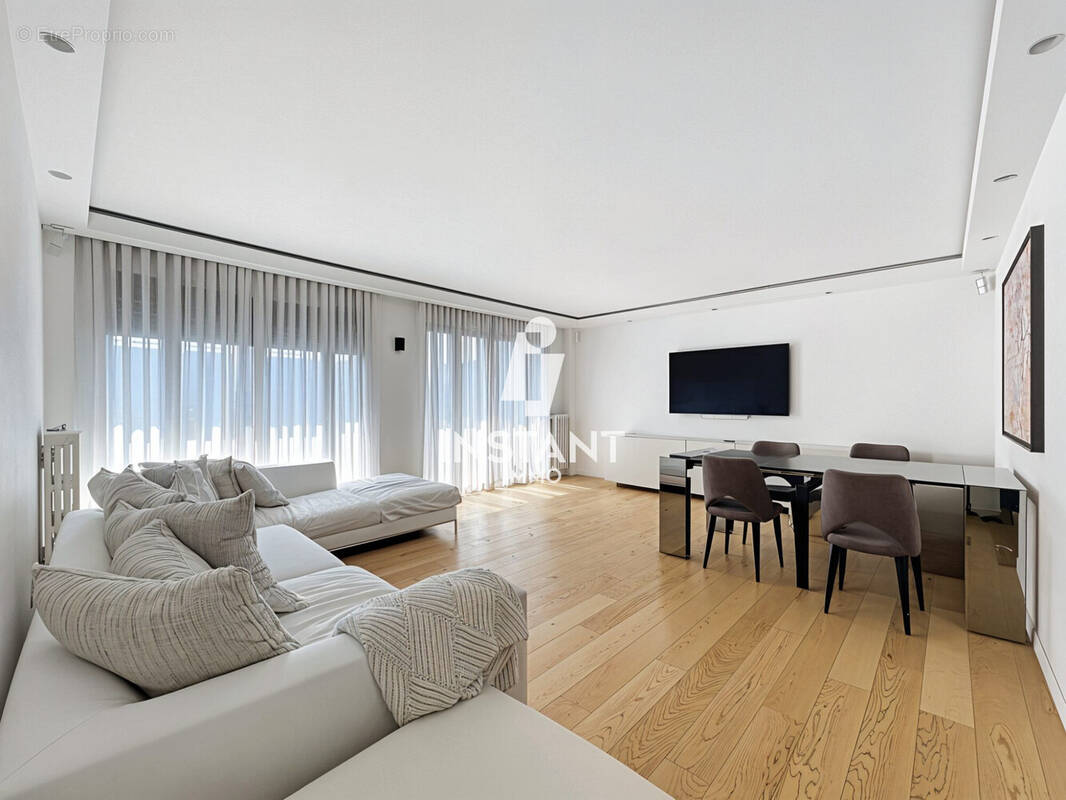 Appartement à CHARENTON-LE-PONT