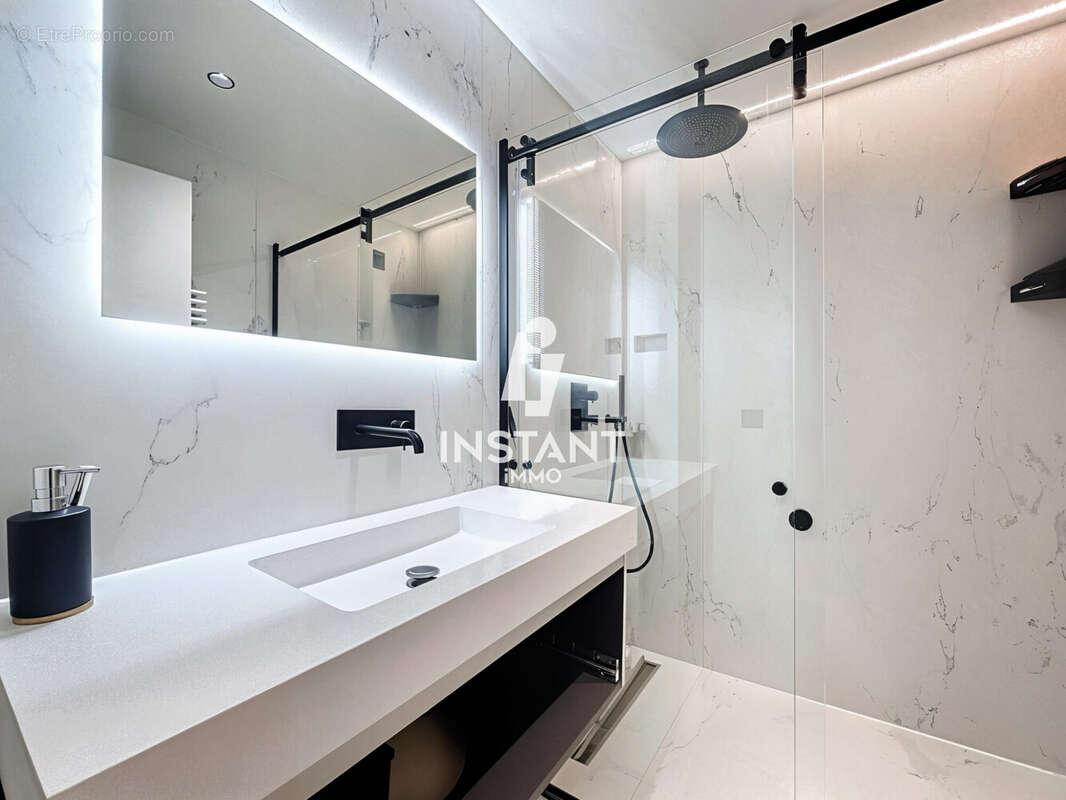 Appartement à CHARENTON-LE-PONT