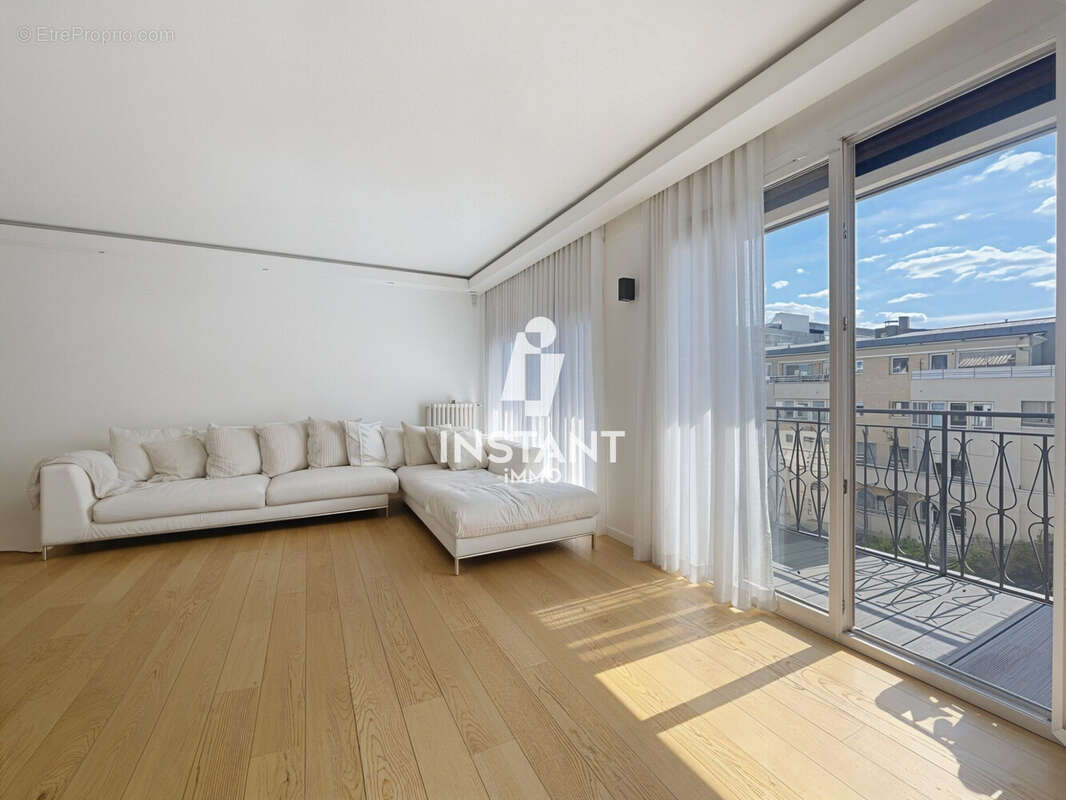 Appartement à CHARENTON-LE-PONT