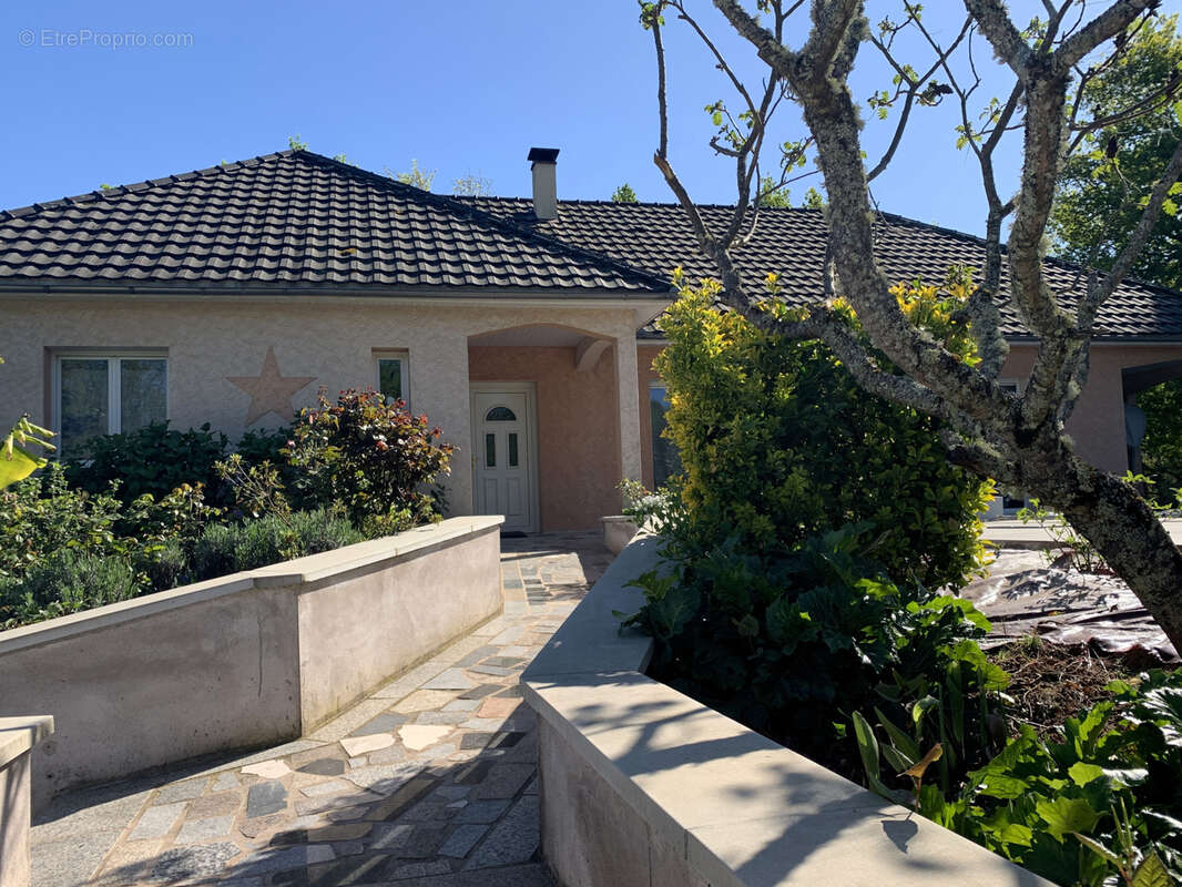 Maison à BRIGNAC-LA-PLAINE