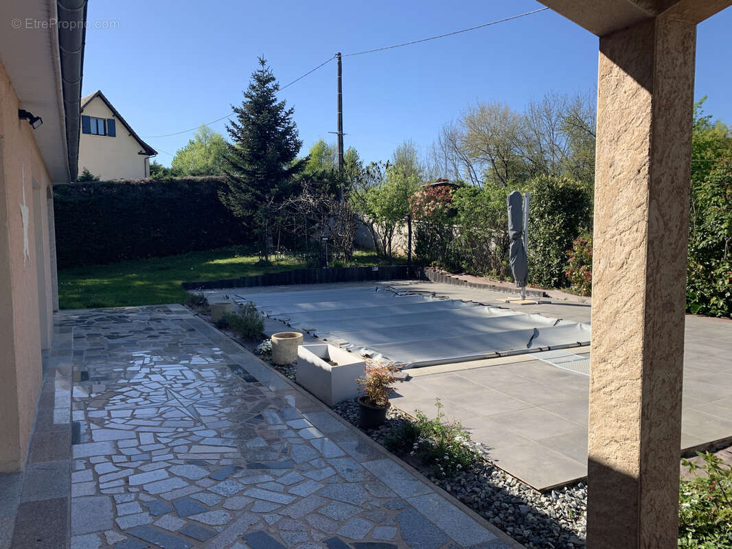 Maison à BRIGNAC-LA-PLAINE