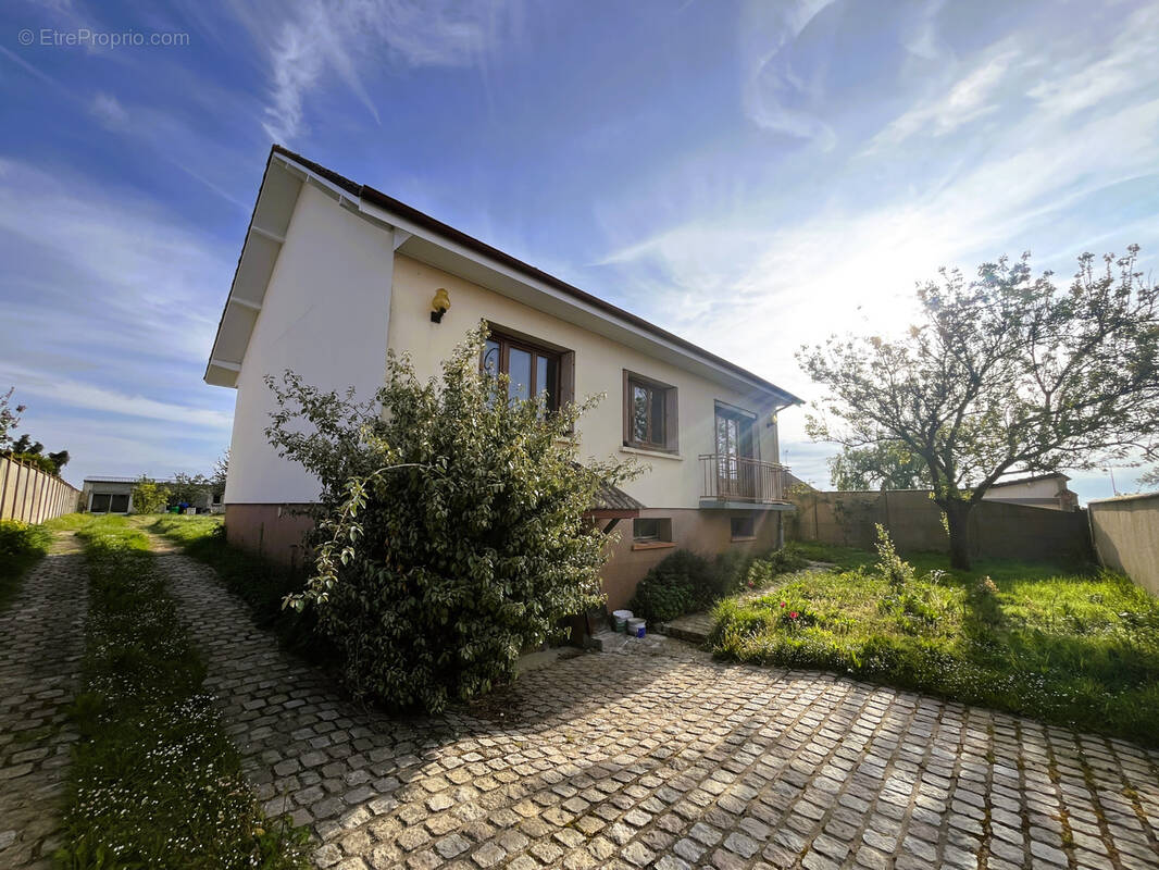 Maison à FONTENAY-SUR-EURE