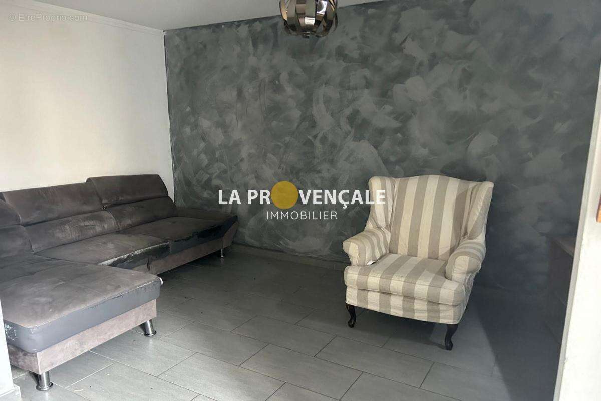 Appartement à ROQUEVAIRE