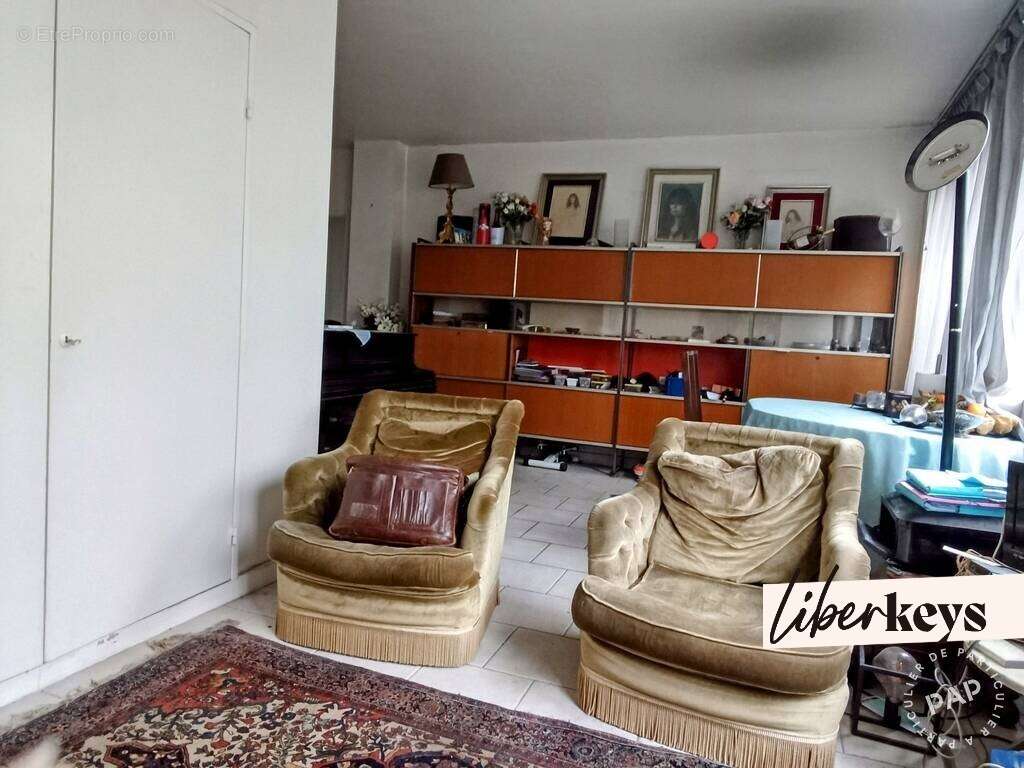 Appartement à NEUILLY-SUR-SEINE