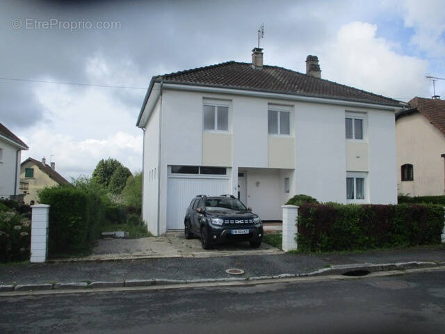 Maison à SAINT-YRIEIX-LA-PERCHE