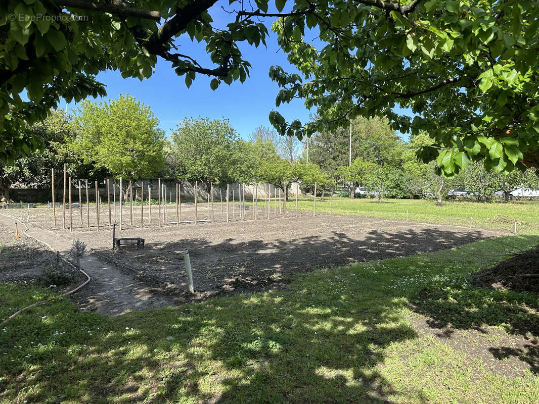 Terrain à TOURNON-SUR-RHONE