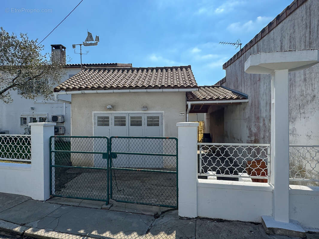Parking à SAINT-PALAIS-SUR-MER