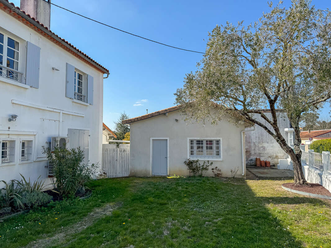 Parking à SAINT-PALAIS-SUR-MER