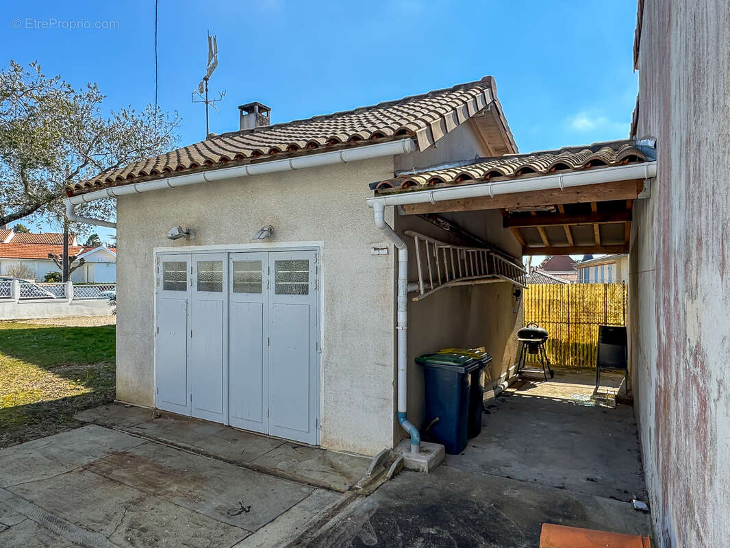 Parking à SAINT-PALAIS-SUR-MER