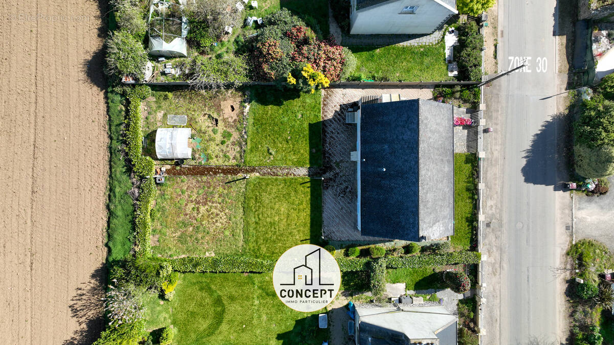 Maison à PLOUNEOUR-MENEZ