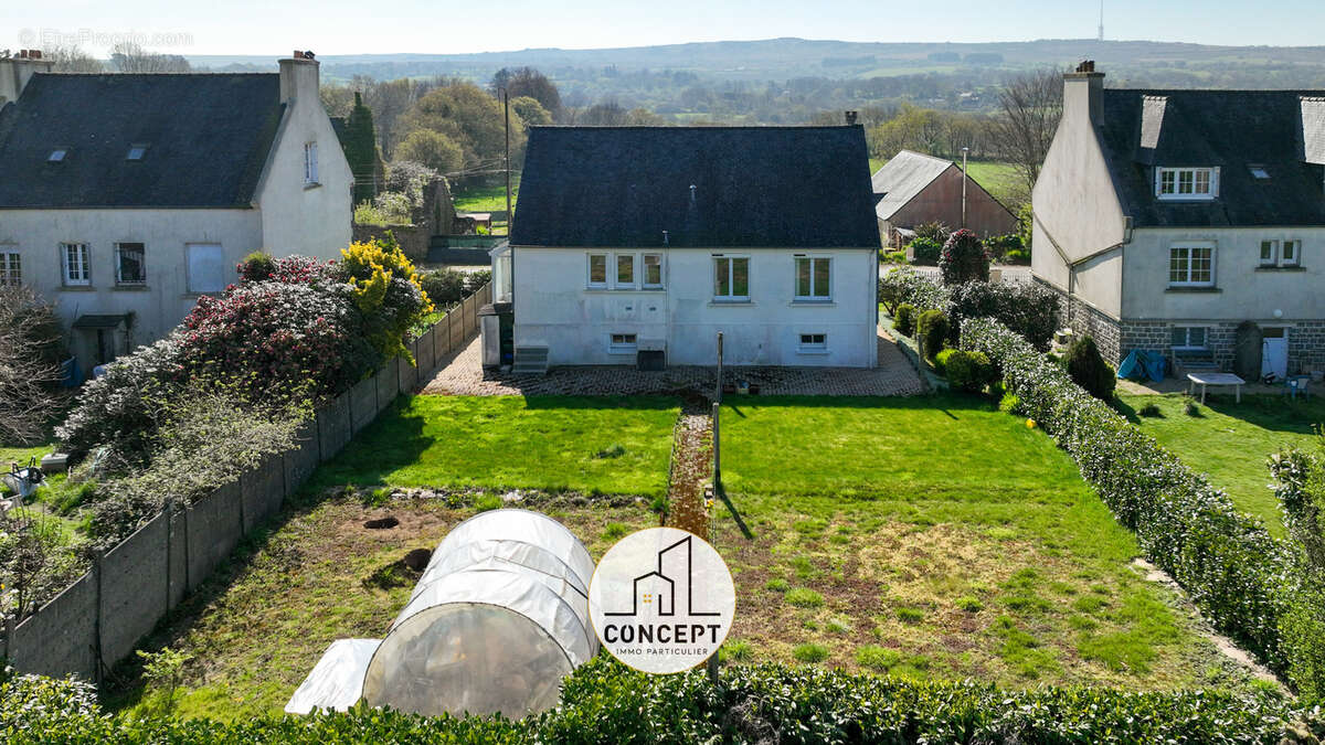 Maison à PLOUNEOUR-MENEZ