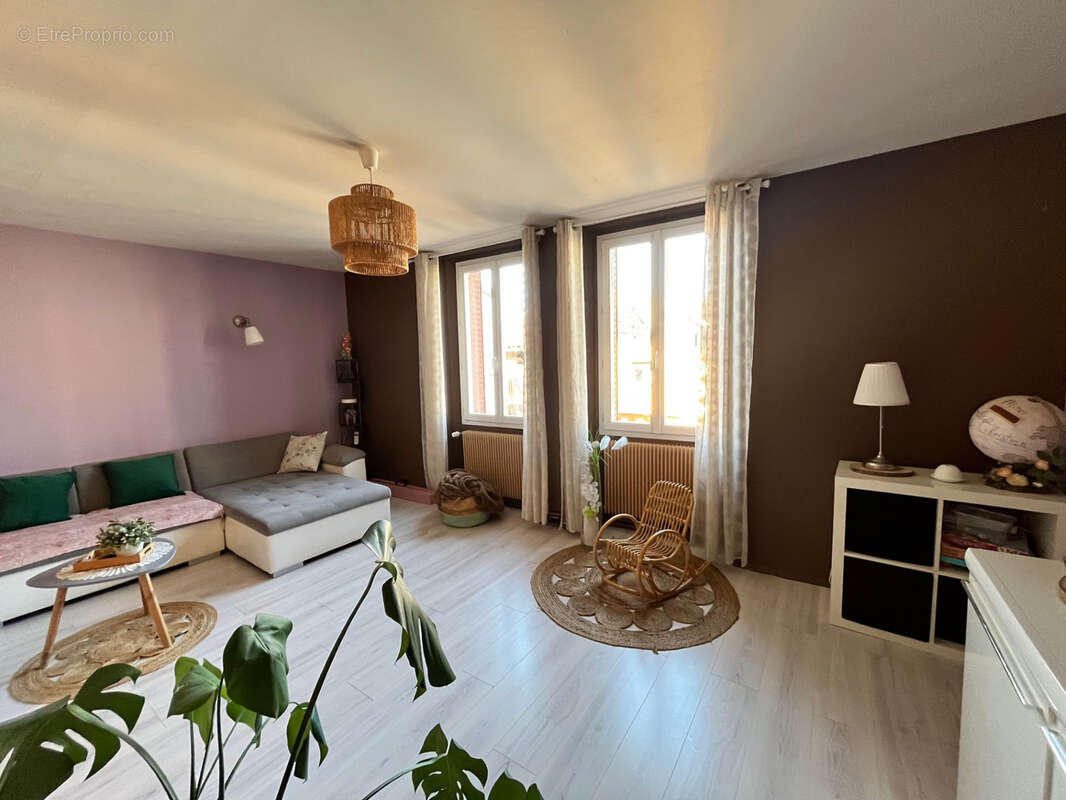 Maison à SAINT-BONNET-PRES-RIOM