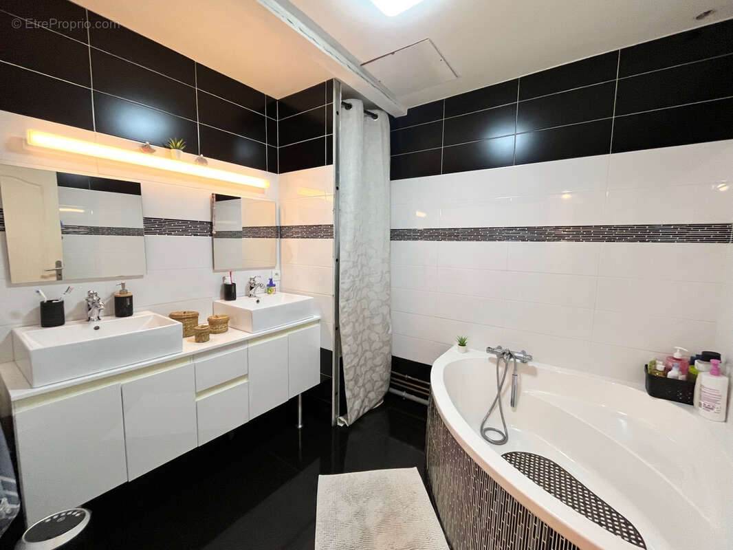 Maison à SAINT-BONNET-PRES-RIOM