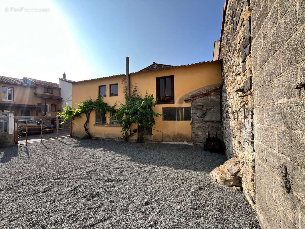 Maison à SAINT-BONNET-PRES-RIOM