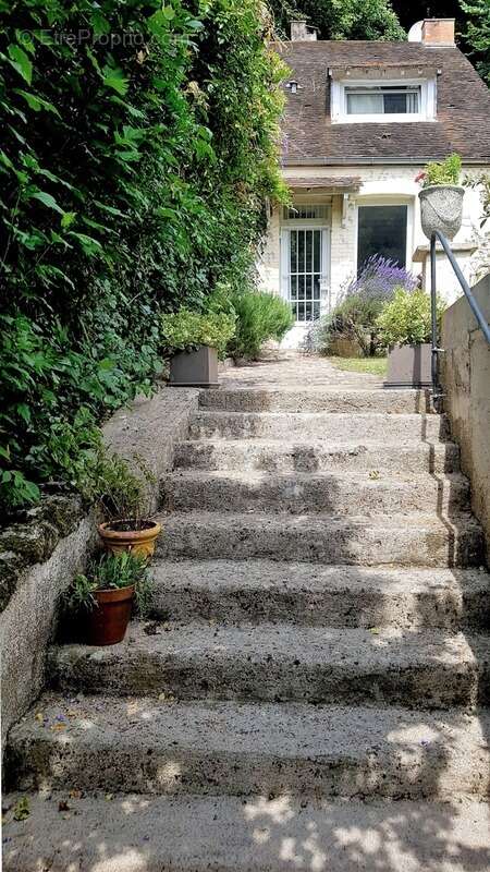 Maison à MONTIGNY-LE-GANNELON