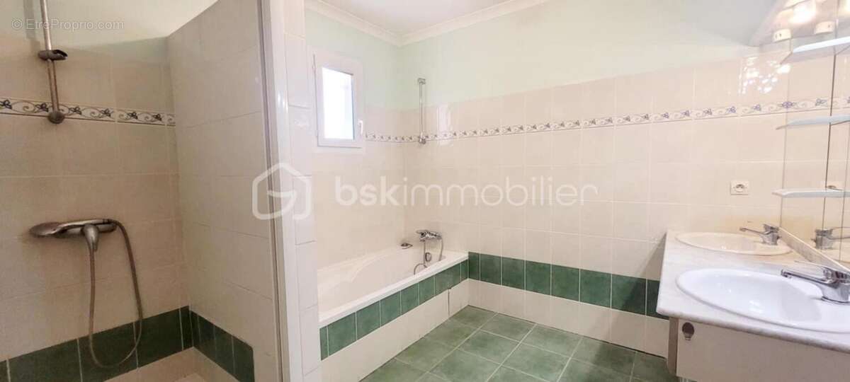 Maison à SAINT-PAUL-TROIS-CHATEAUX