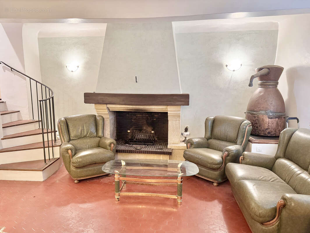 Maison à SAINT-CEZAIRE-SUR-SIAGNE