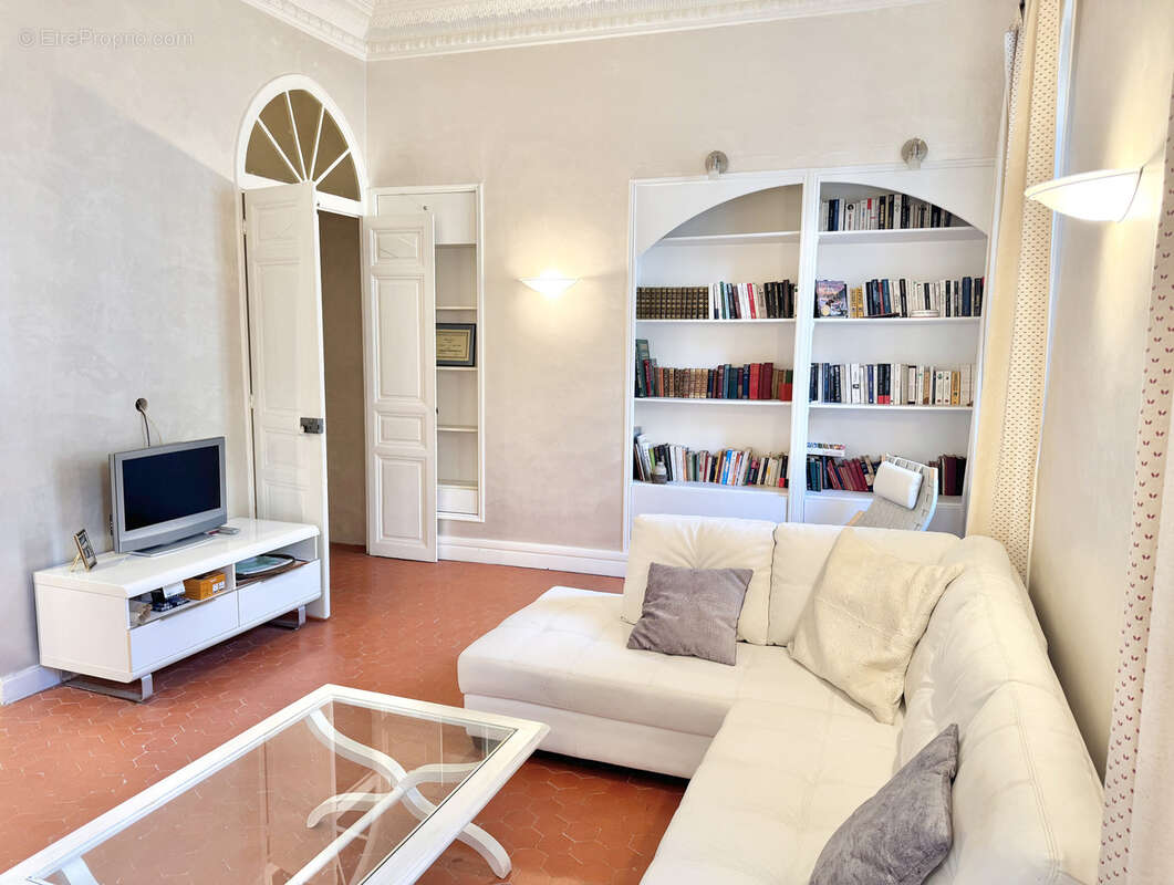 Maison à SAINT-CEZAIRE-SUR-SIAGNE