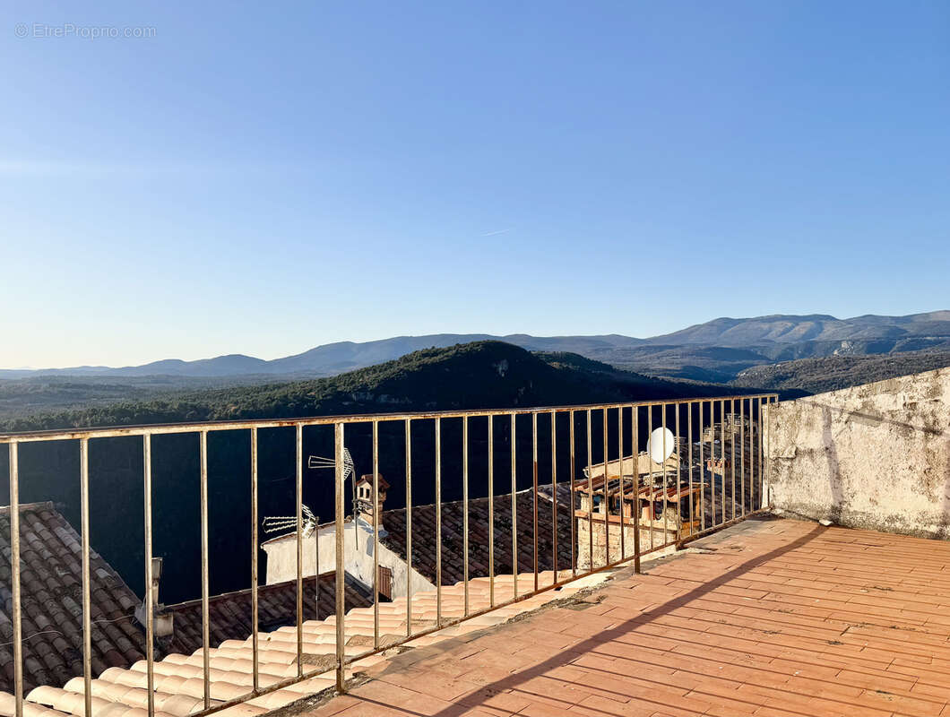 Maison à SAINT-CEZAIRE-SUR-SIAGNE